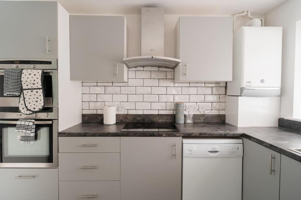Prenton House, 3Br Close To Liverpool 버컨헤드 외부 사진