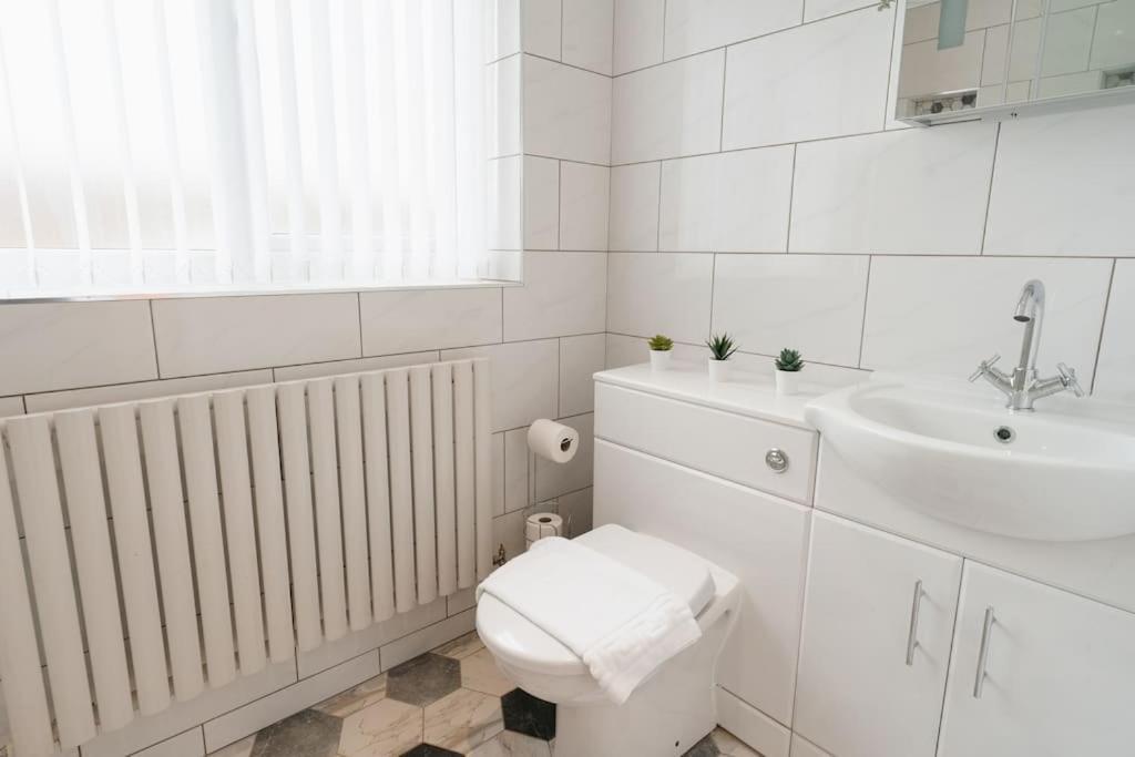 Prenton House, 3Br Close To Liverpool 버컨헤드 외부 사진